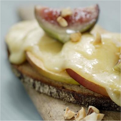 Tartine de campagne Cantal, pomme et figue
Photo : © Jörg Brockmann