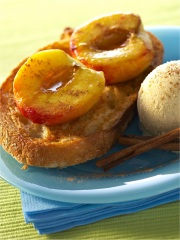 Tartine croustillante aux pêches