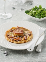 Tatin de canard aux pommes de terre, confit d'échalotes et foie gras poêlé
Photo : © Maud Argaibi