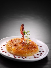 Tatin de melon jaune au thym frais et chapelure de lard séché
Photo : © Leffe