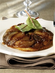 Tarte tatin aux échalotes traditionnelles
Photo : © Christian Adam / Stylisme : Catherine Nicolas