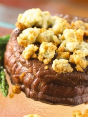 Tournedos de bœuf, crumble de Roquefort