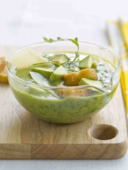 Velouté glacé d'avocat roquette et parmesan