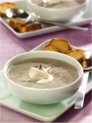 Velouté aux échalotes traditionnelles et aux champignons
Photo : © François Bertram / Stylisme : Claire Blancherie