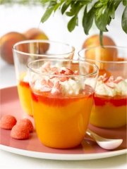 Verrines à la compote de pêches d'ici, mascarpone et fraises Tagada
Photo : © pêche enVie, pêche d'ici