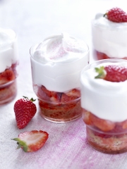 Verrines de fraises et chantilly au chocolat blanc
Photo : © JC Amiel / M Leteuré