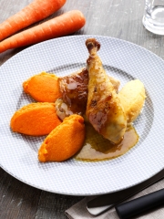 Volaille laquée au jus de volaille à la carotte, fine purée de carotte