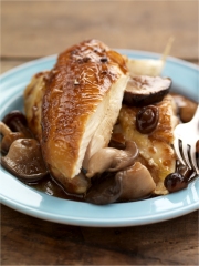 Volaille fermière des Landes rôtie aux champignons et à l'ail