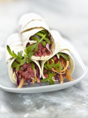 Wraps de tartare de bœuf fromage frais et légumes croquants
Photo : © Bigard