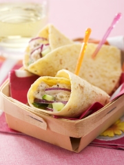 Wraps au thon, tomate, concombre et oignon