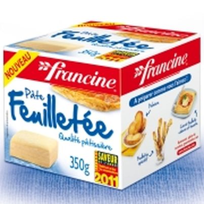 Francine arrive au rayon frais avec des pâtes ménagères fraîches (3 pâtons à utiliser)