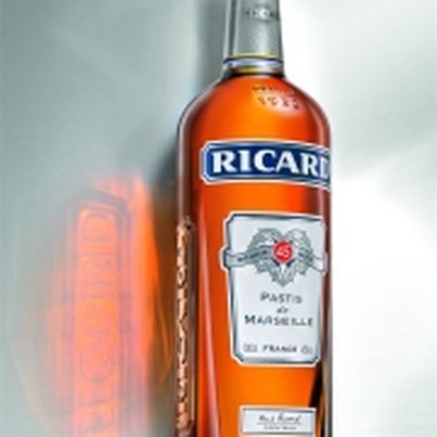 Ricard ose la métamorphose de sa bouteille en 2011