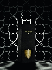 Dom Pérignon Shield Box pour Noël 2011 Photo : © Eric Maillet