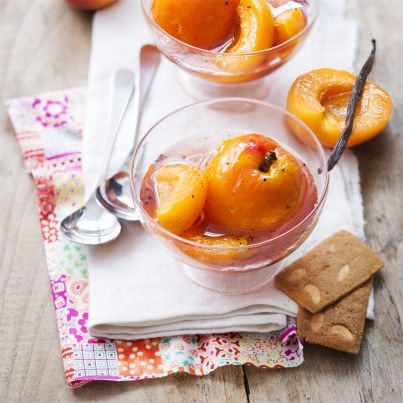 Abricots de nos Régions Pochés au Sirop de Cassis Vanillé