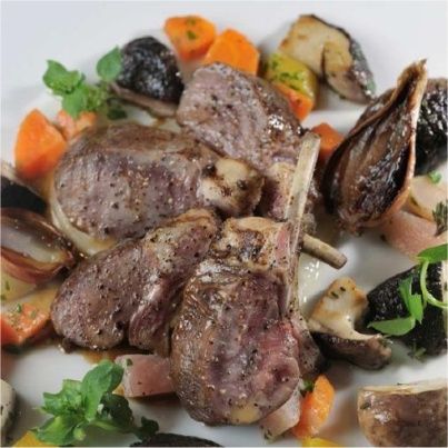 Carré d'Agneau Gallois de Pré Salé grillé aux cèpes, jus de tamarin et échalotes grises de Champagne confites