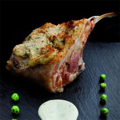 Carré d'agneau des Pyrénées gratiné à la Fourme d'Ambert, Tripox et ses petits légumes bio