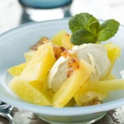 Ananas poché, sauce de mangue verte pimentée
