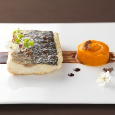 Bar à l'unilatéral et mousseline de carotte et chocolat