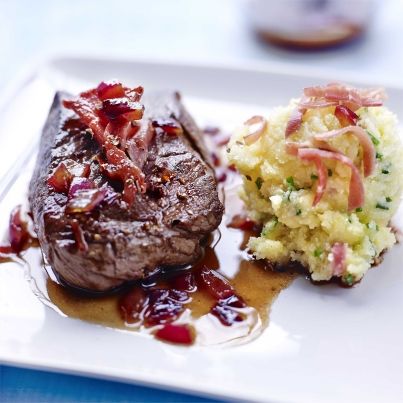 Pavé de boeuf piqué de jambon Serrano, polenta moelleuse au jambon cru Aoste et ciboulette