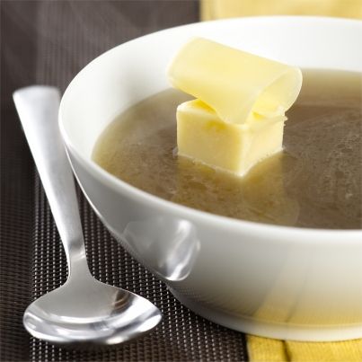Bouillon de champignons, glaçon à l'Emmental