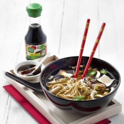 Bouillon miso aux algues et aux champignons