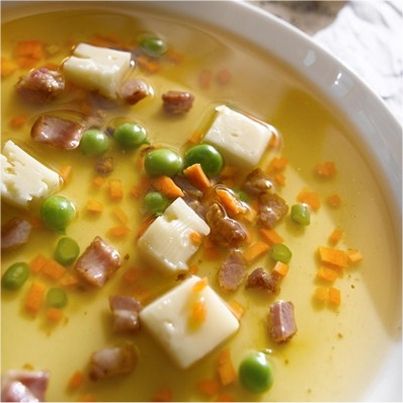 Bouillon de pommes de terre à la Tomme de Savoie Fermière