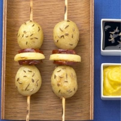 Brochette d'Apéribilles au fromage de chèvre, chorizo et carvi