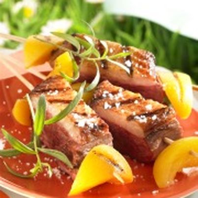 Brochettes de filet de canard et nectarines au barbecue