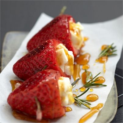 Brochettes fraises-miel-romarin au Pouligny Saint-Pierre