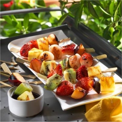 Brochettes de fruits grillés