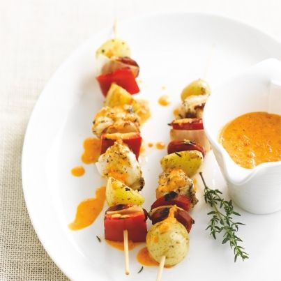 Brochettes de pommes de terre et lotte, crème de chorizo