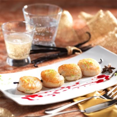 Brochettes de Saint-Jacques à la vanille, sauce à la betterave