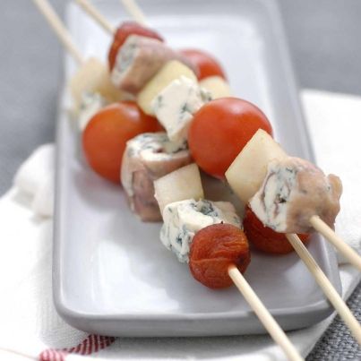 Brochettes tomate, jambon, poire et Fourme d'Ambert