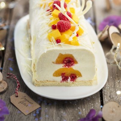 Bûche semi-glacée au chocolat blanc et cœur de fruits
