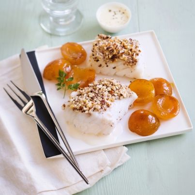 Cabillaud en croûte de noisettes, Abricots de nos Régions rôtis et cerfeuil
