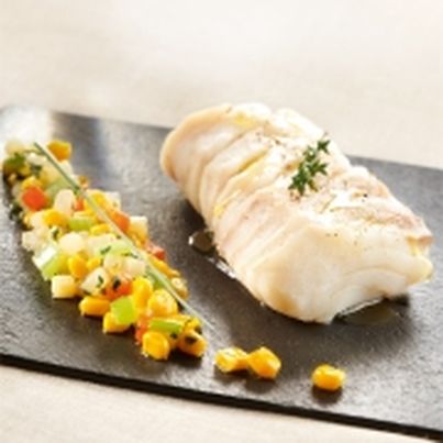 Dos de cabillaud à la vapeur et ratatouille de maïs