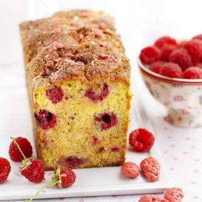Cake aux framboises et pralines roses
