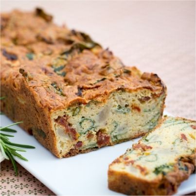 Cake aux tomates confites et aux artichauts