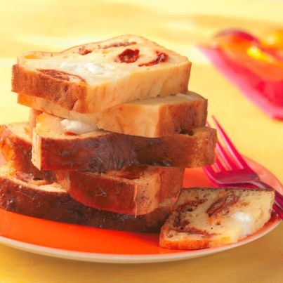 Cake aux tomates séchées, mozzarella et chorizo