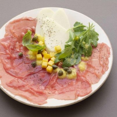 Carpaccio de bœuf et poires en vinaigrette de mangue