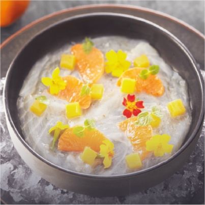 Carpaccio de daurade à la clémentine de Corse en aigre-douce sur glace