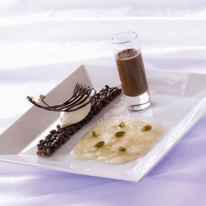 Carpaccio de Poire Cardamome, Crumble de Riz Soufflé Chocolat