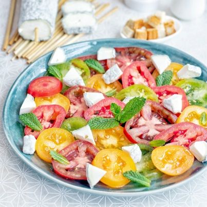 Carpaccio de Tomates Colorées au Sainte-Maure de Touraine, Menthe et Petits Croutons