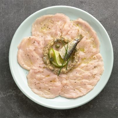 Carpaccio de veau, vinaigrette de sardines en boîte