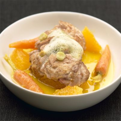 Cervelle de veau piquée à la citronnelle, carottes, orange et coriandre