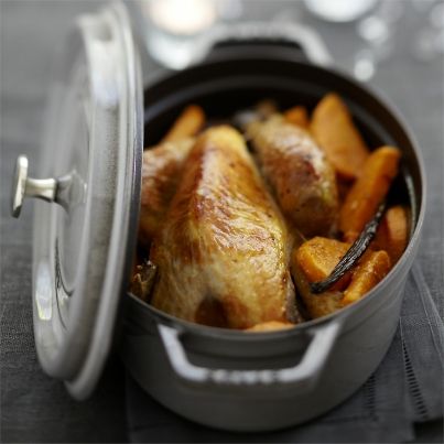 Chapon de pintade en cocotte aux patates douces vanillées