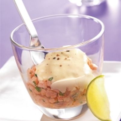 Chaud froid de tartare de saumon au sabayon parfumé aux épices