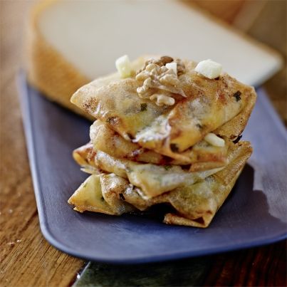 Chausson de Pur Brebis Pyrénées croustillant au poulet, pomme et noix