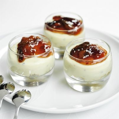 Cheesecake de Bleu d'Auvergne en verrines, confiture de prunes
