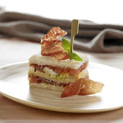 Club Sandwich Traditionnel aux sardines et Consorcio Serrano, fraîcheur de basilic